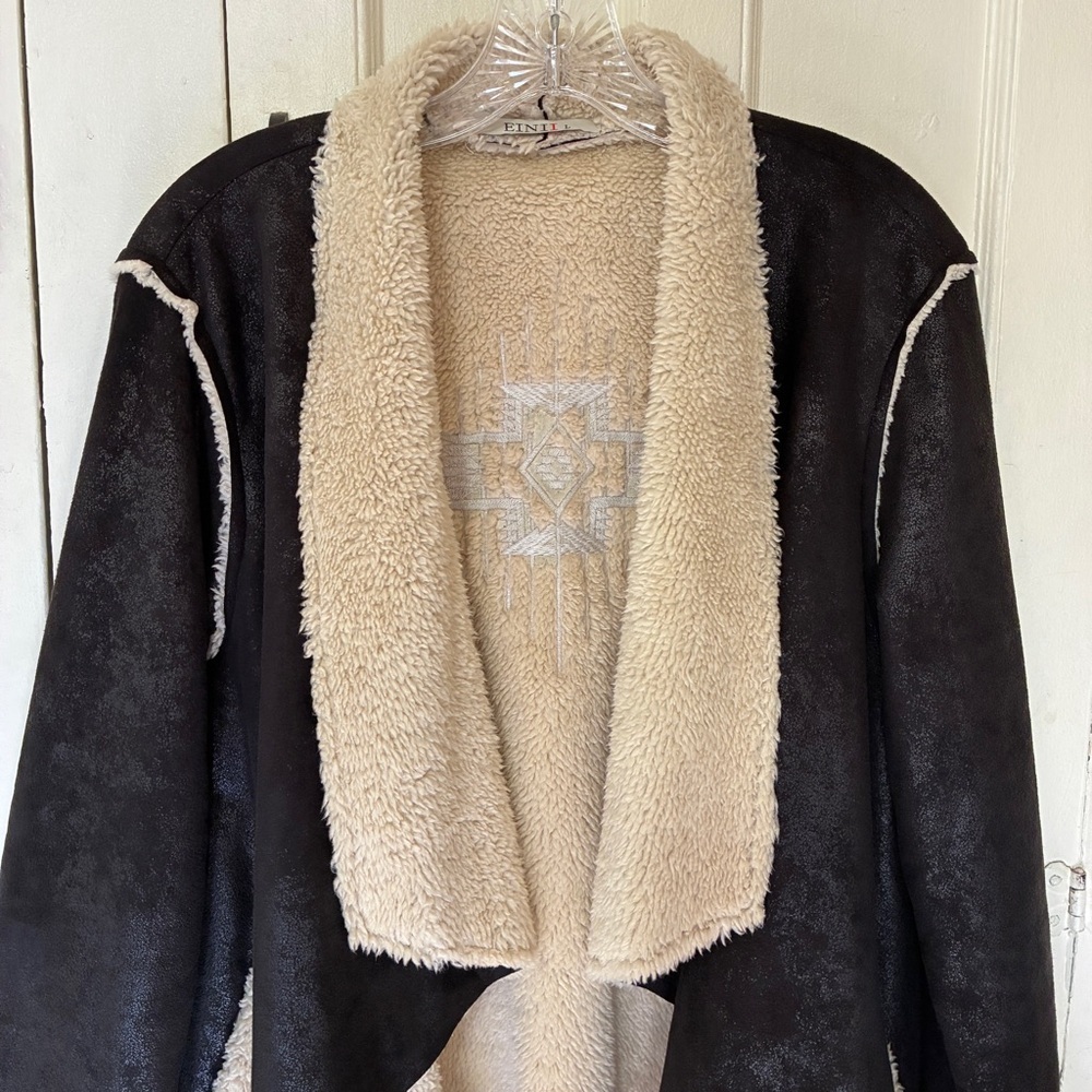 EINII Women's Brown Faux Leather Sherpa Lined Embroidered Back Flyaway Jacket L - Picture 4 of 9